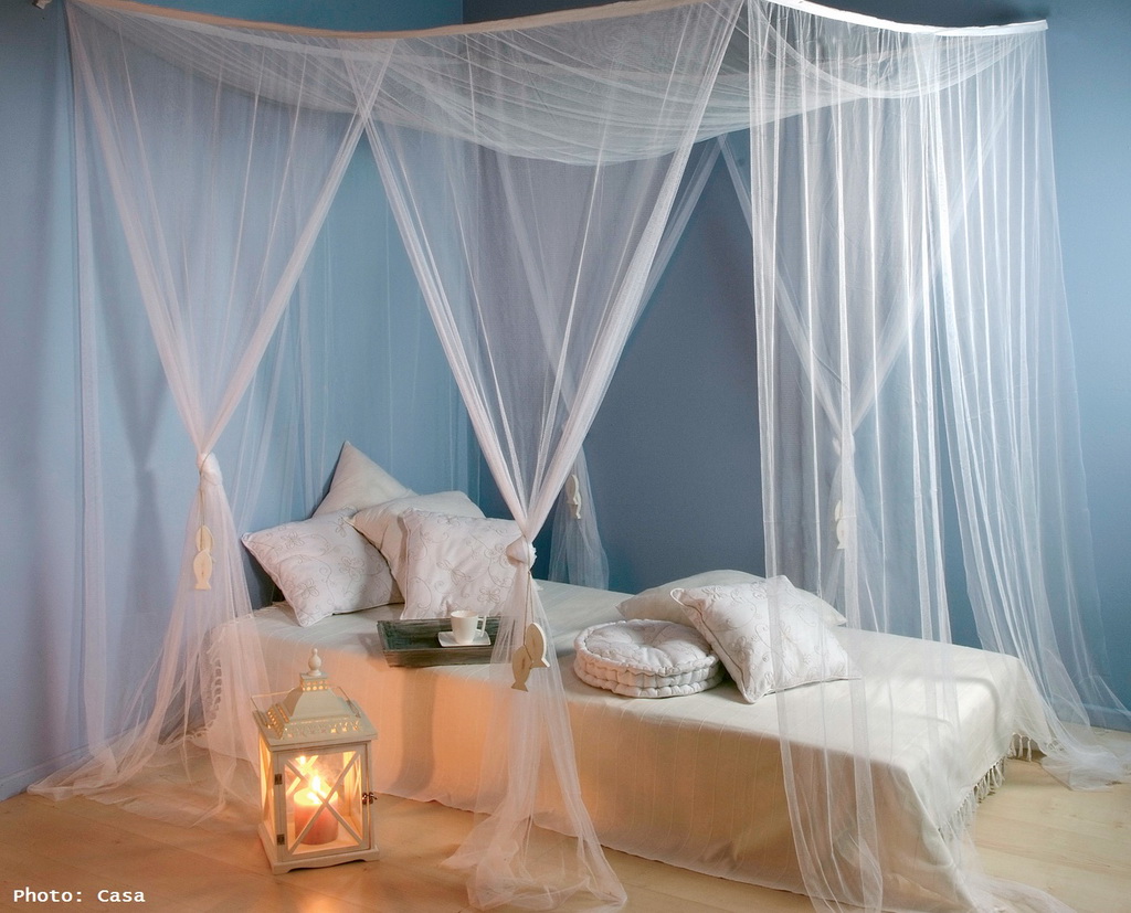 N_Casa_bedroom_design_decor_bedding_cups_lamp_blue_white_Archi-living_resize.jpg