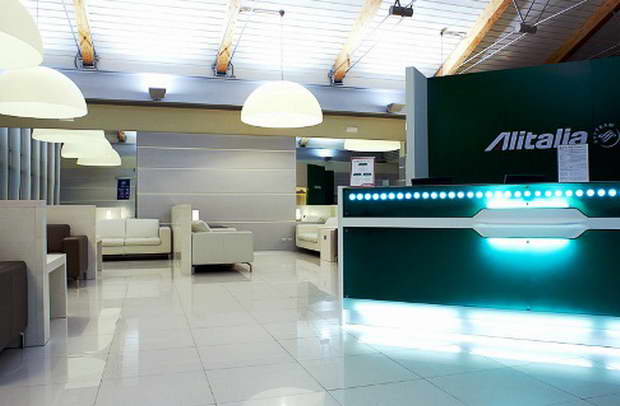 5_Area-Lounge-Alitalia_Aeroporto-di-Venezia_sospensione-Avico-di-FontanaArte_resize.jpg