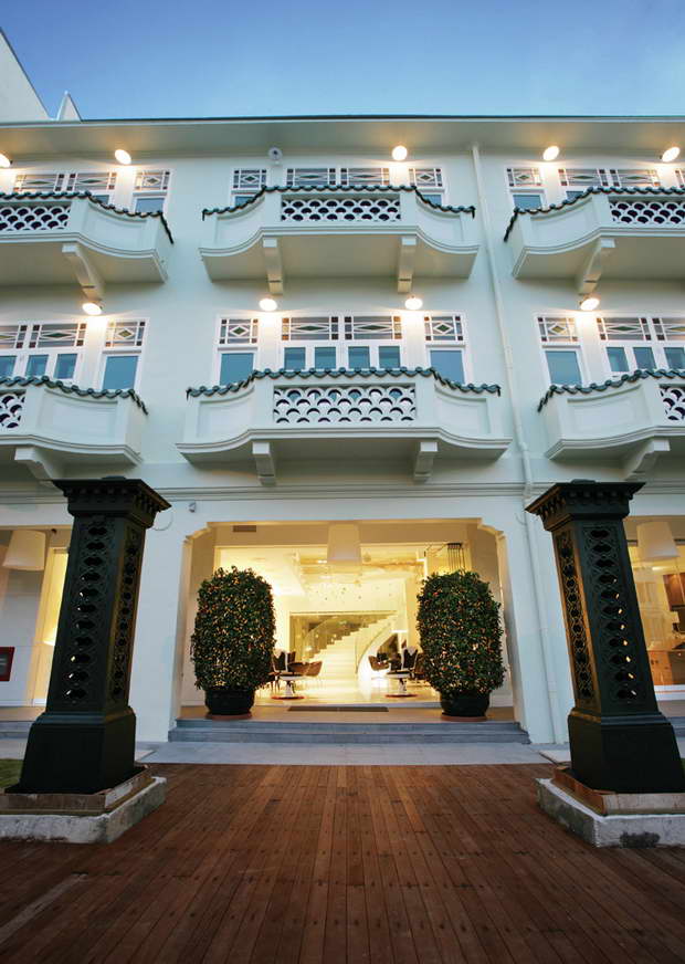 new majestic hotel singapore,design hotels asia,hospitality facade ideas,
