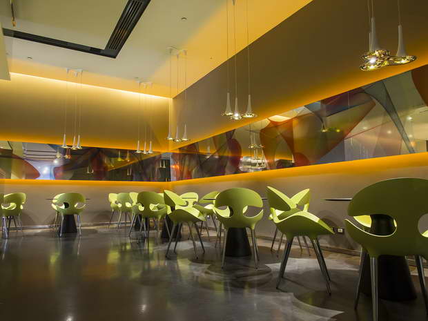 2-nhow-Milan-bar-by-Karim-Rashid-credits-Giuseppe-Creti_resize.jpg