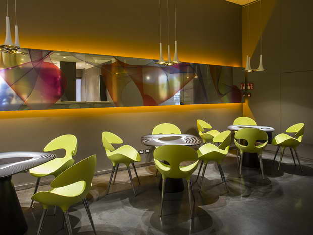 3-nhow-Milan-bar-by-Karim-Rashid-credits-Giuseppe-Creti_resize.jpg