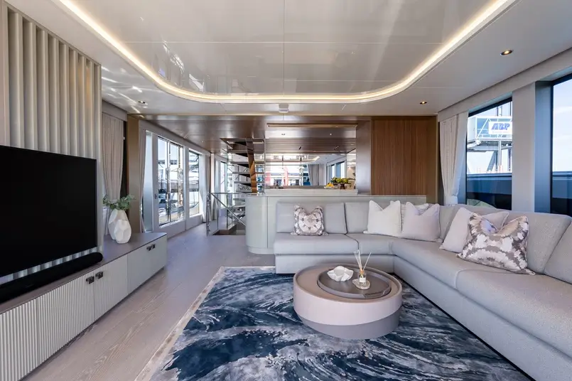 Sunseeker 82 Ocean Enclosed: Design and Large Spaces, Archi-living.com