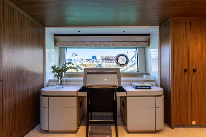 Sunseeker 82 Ocean Enclosed, yacht home office design, Archi-living.com