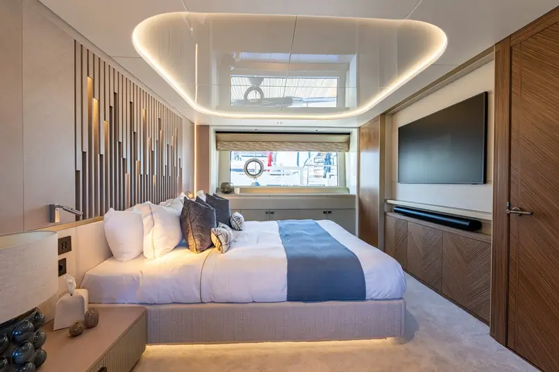 82 OCEAN ENCLOSED yacht bedroom design, archi-living.com