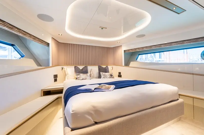 82 OCEAN ENCLOSED yacht bedroom design, archi-living.com