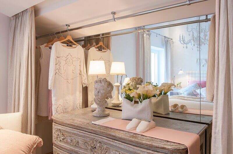 luxury closet design ideas,french antique chest of drawers,luxury girl room design,white beige and pink bedroom design,archi-living.com,