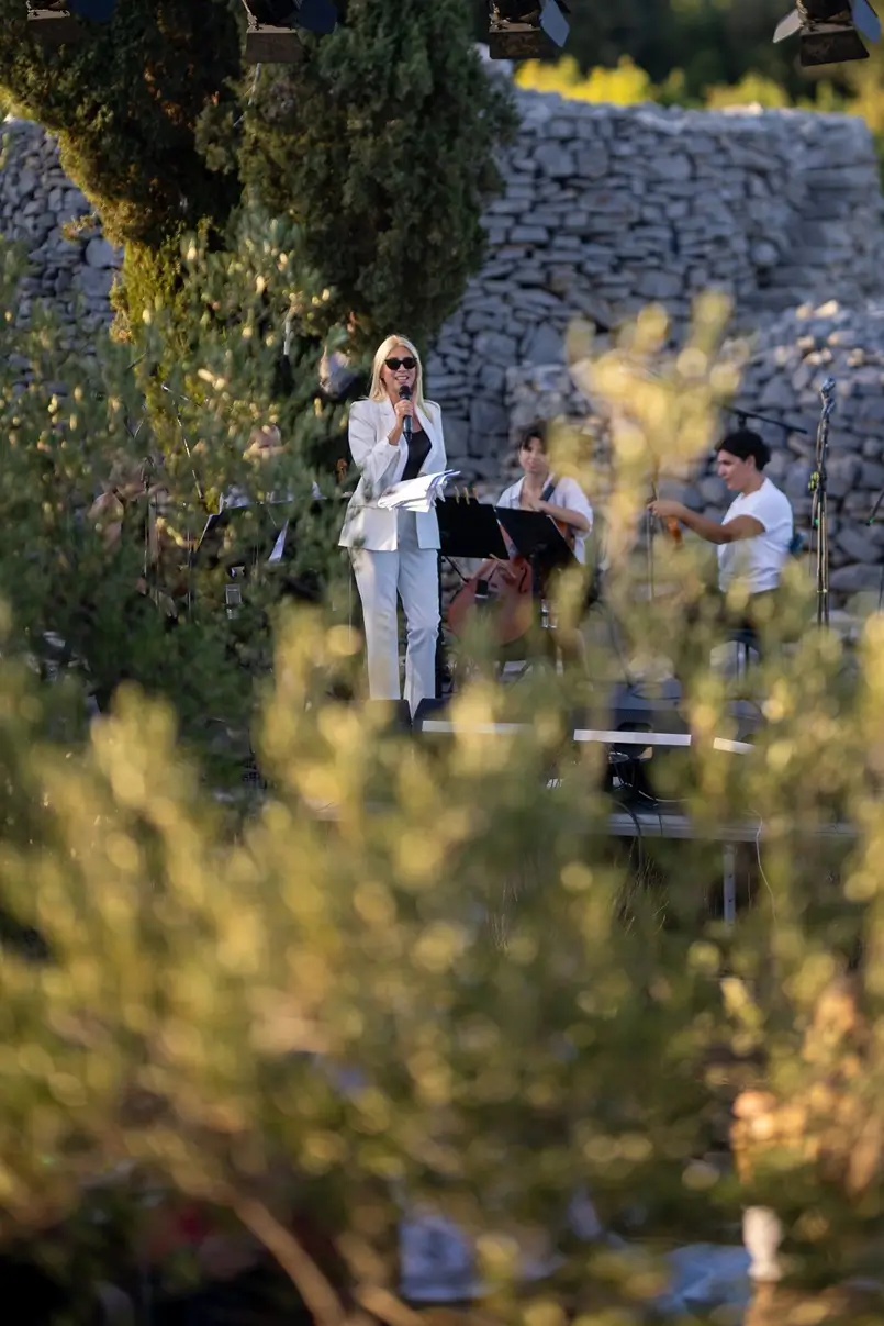 Light of Music in the UNESCO Field on Hvar Island - ASTI FAROS, Archi-living.com