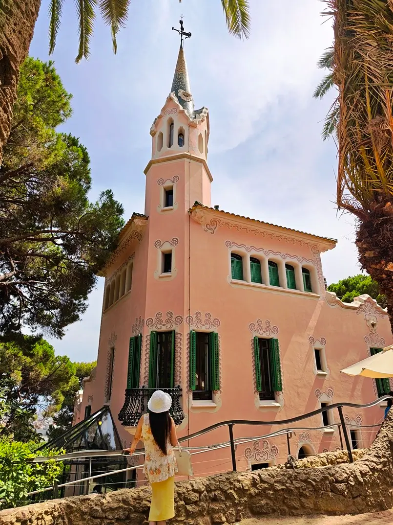Eclectic and Colorful World of Antoni Gaudí, Park Güell in Barcelona, Spain, Archi-living.com