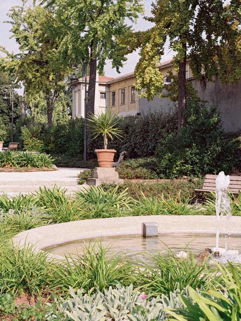 circular basins that form the park’s historic fountains, Archi-living.com