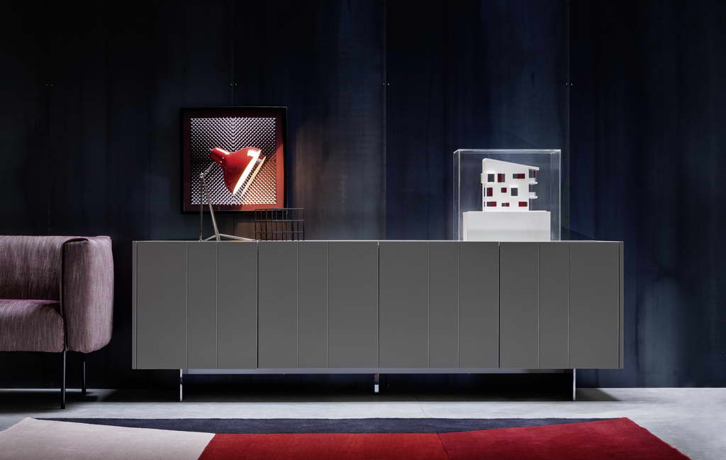 B_light_design_novamobili-italy-store-diana-red-desk-lamp-01_Archi-living_resize.jpg