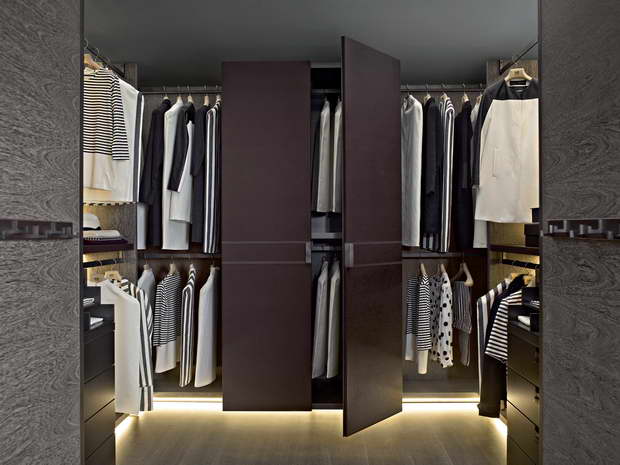 Backstage_11_Walk-In-Closet_resize.jpg