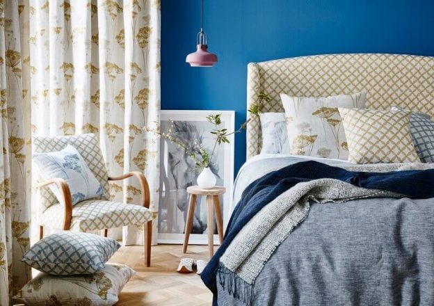 blue decor in bedroom,blue wall bedroom decorating ideas,