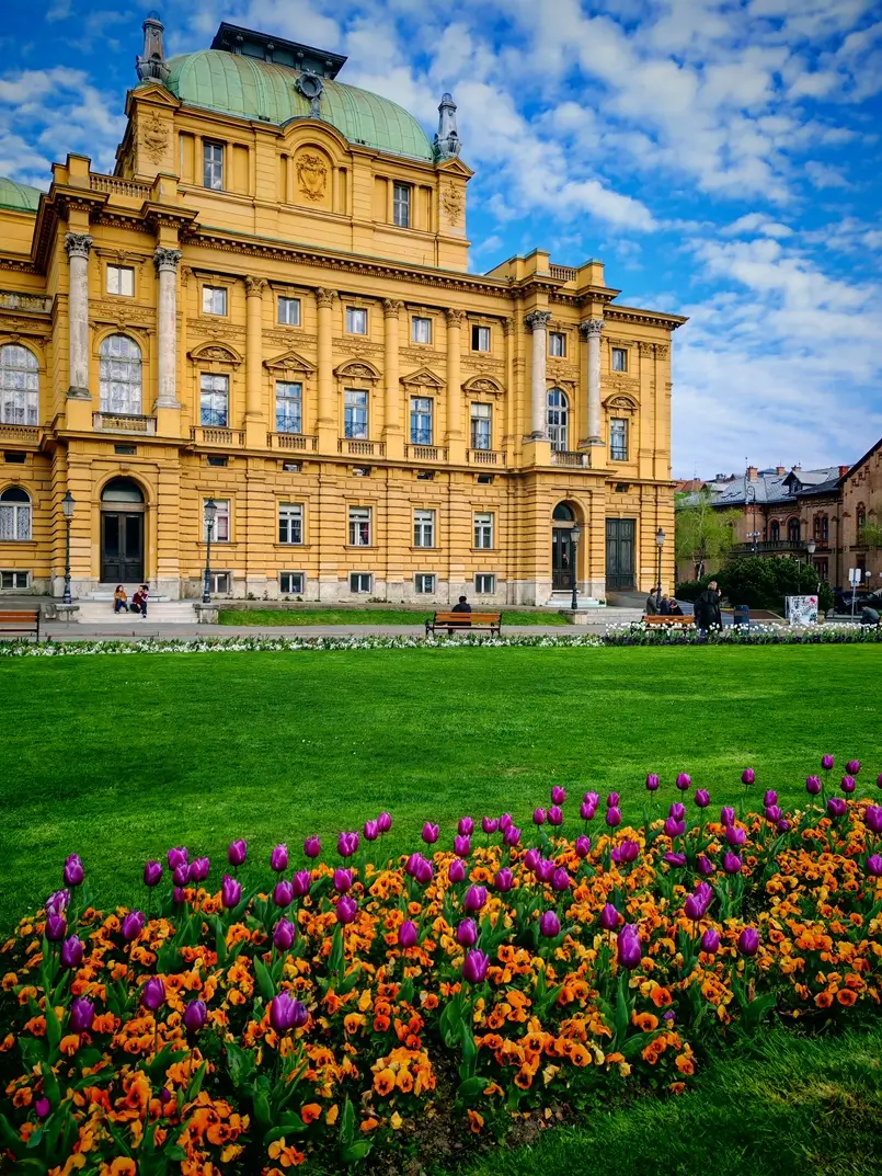 Croatian National Theatre with Floral Scenography, Archi-living.com