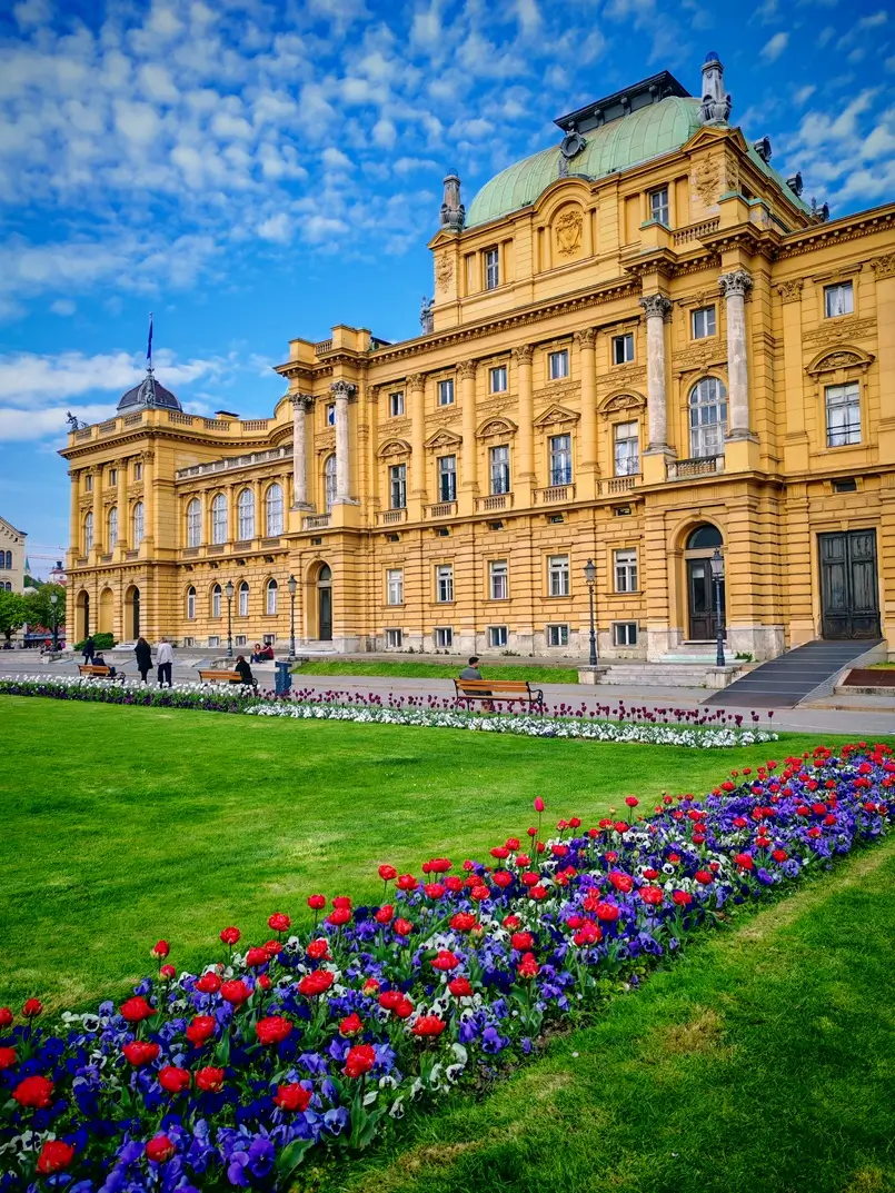 Croatian National Theatre with Floral Scenography, Archi-living.com