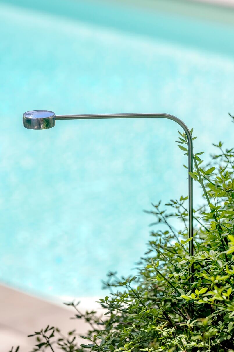 outdoor lighting pool area,how to light a swimming pool,how to light plants outdoors,designer luminaire italien,archi-living.com,