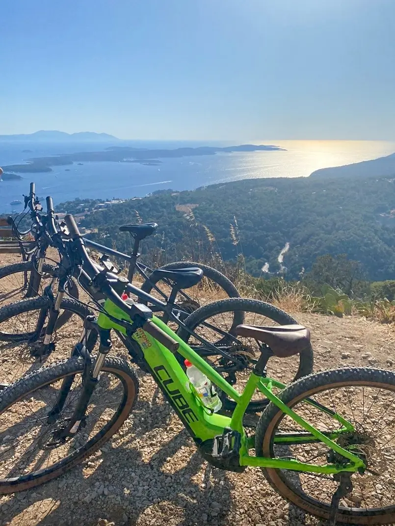 sightsee Hvar by e-bike, Antonio Rent Hvar, Archi-living.com
