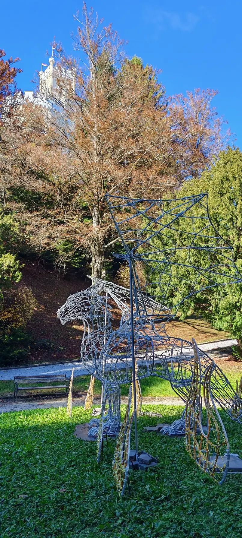 Dragon sculpture in the park of Trakošćan Castle, Archi-living.com