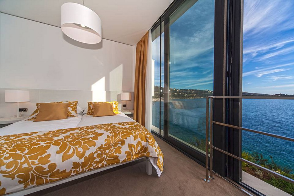 E_07goldenrays_luxury_villas_Primosten_Croatia_travel_bedroom_design_Archi-living_resize.jpg