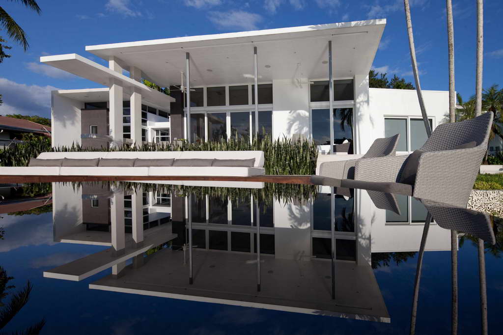house with many windows,white colored house,florida architecture firms,architectural design in usa,outdoor living room,