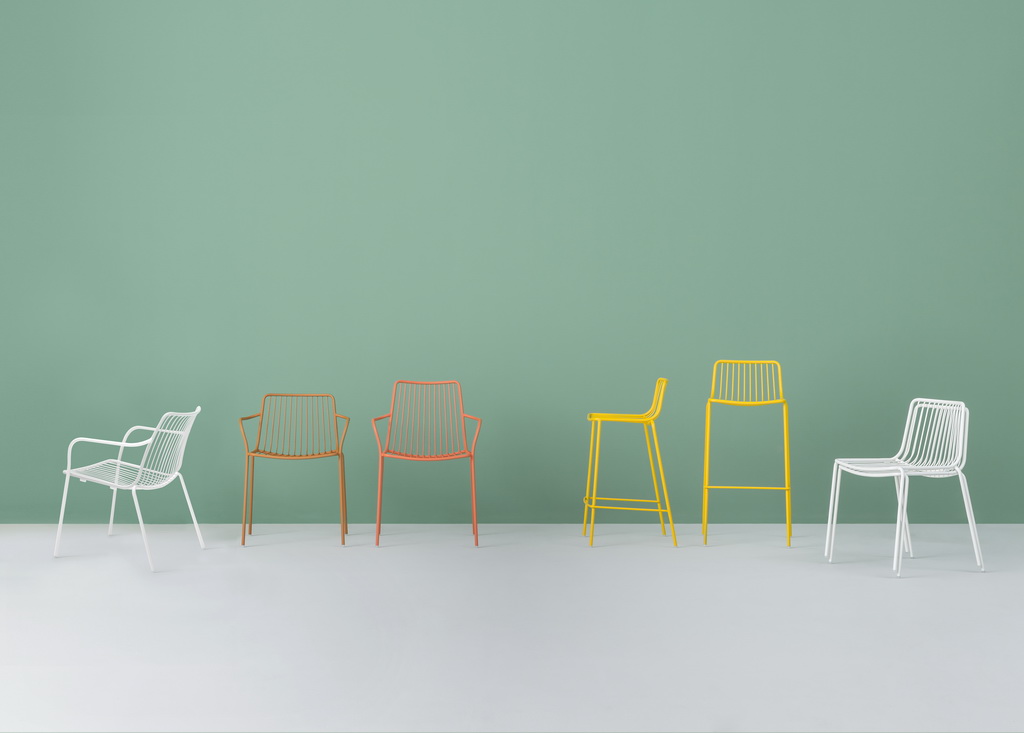 E_Nolita-lounge_famiglia_-Design-Mandelli-Pagliarulo_Pedrali_Archi-living_resize.jpg