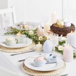 Easter table decorations ideas,Easter dinner table setting ideas,Easter candle decorating ideas,Easter bunny table decorations,napkin folding Easter bunny with egg,