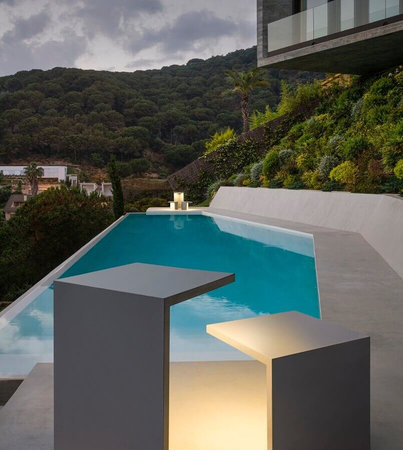 concealed lighting for pool,outdoor swimming pool lighting design,archi-living.com,hotel swimming pool design and lighting,pool deck lighting ideas,