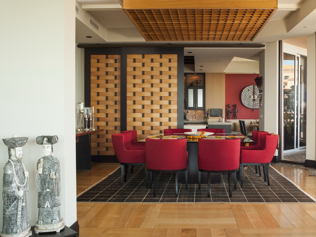 F_Taylors_design_penthouse_dining_room_Japanese_art_Florida_Archi-living_resize.jpg