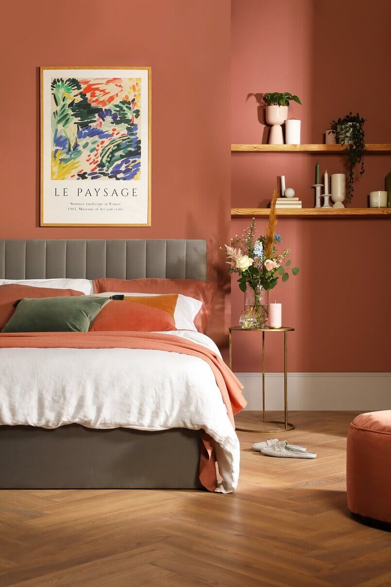 warm bedroom decor,trendy bedroom decor ideas,earthy color palette ideas,red and brown wall decor,earthy colors for bedroom,