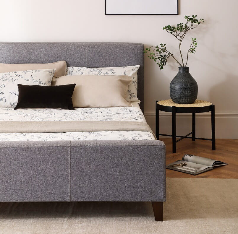 how to decorate japandi style,japandi bedroom design,master bedroom in neutral tones,grey and neutral bedroom,japanese and scandinavian design,