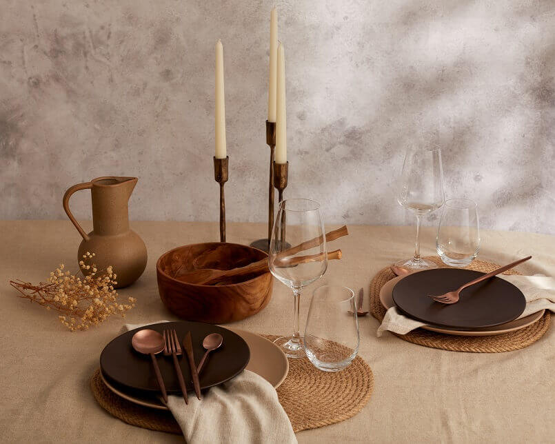 autumn table decor earthy colors,brown and beige table décor,interior designer tips how to,autumn tablescapes images,archi-living.com,