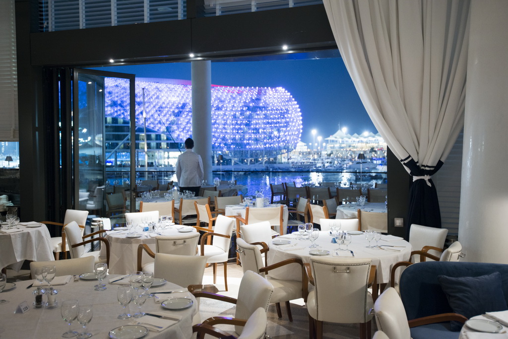 L_Yas-Marina_Yas-Island_-UAE_Cipriani-restaurant_Archi-living_resize.jpg
