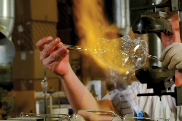 Lauscha_gaffer_Thuringia_Owner_Krebs-Glas-Lauscha-GmbH_GNTB_resize.jpg