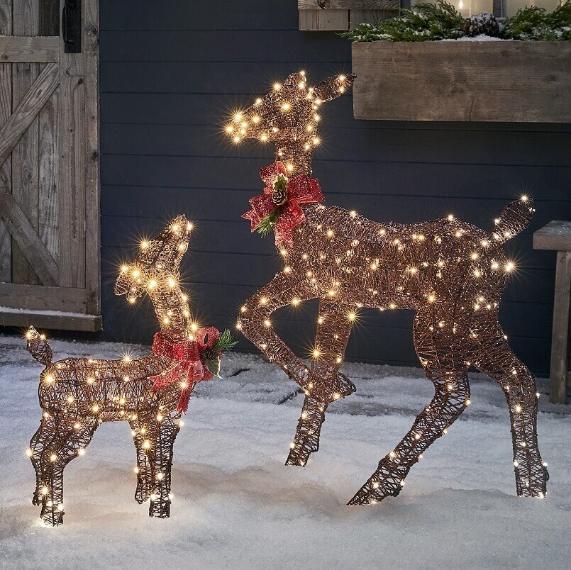 outdoor holiday lighting ideas,lighted doe and fawn,Christmas lights outdoor,