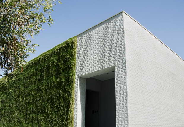 Lithos-Design-and-green-wall@Ritz-Carlton-Bahrain-Hotel_resize.jpg