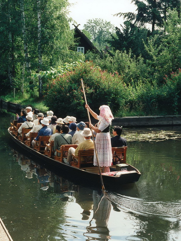 Lubbenau-Lehde-punting-trip-in-the-Spree-Forest_Brandenburg_Photographer_Kaster_Andreas_GNTB_resize.jpg