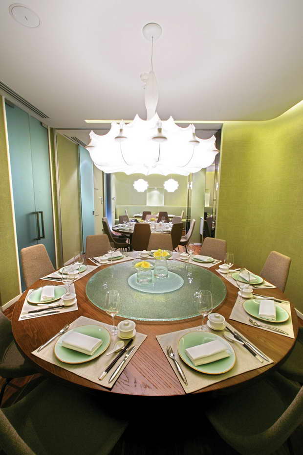 asian restaurant interior design ideas,oriental table setting images,chandelier in a restaurant,