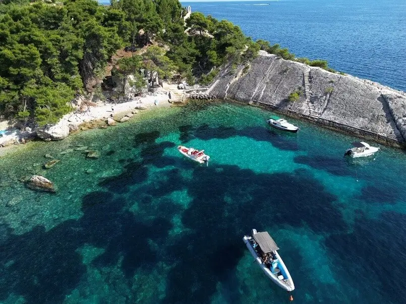 Malo Zaraće near Hvar Town, Antonio Rent, Archi-living.com