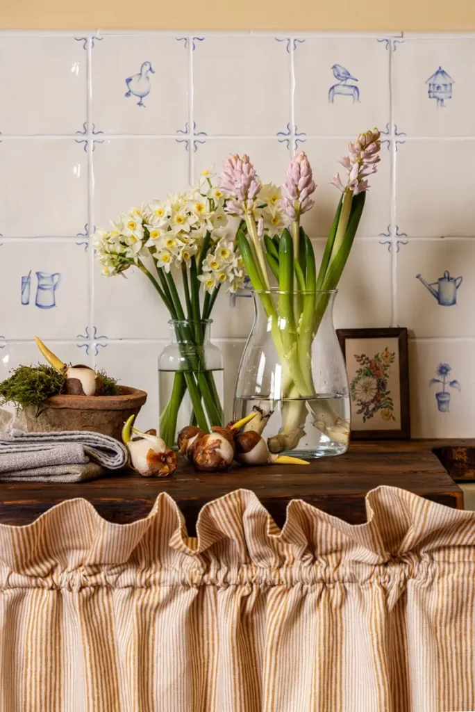 English Garden Delft: Hand-Painted Tiles, Bringing a Timeless Decorative Touch to Contemporary Interiors, Archi-living.com