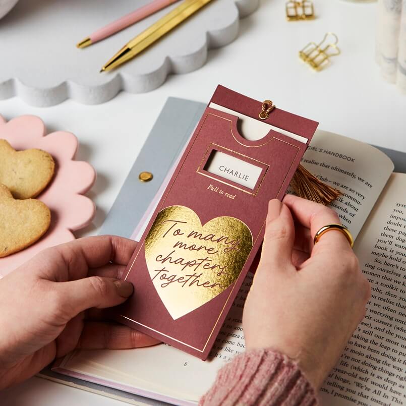 Personalized Romantic Messages - Couple’s Bookmark, 8 Decorative Ideas for a Romantic Weekend