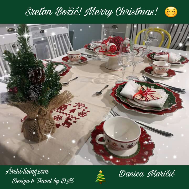 holiday tableware in red and green Christmas,Christmas greetings messages,red and green Christmas table decorations,