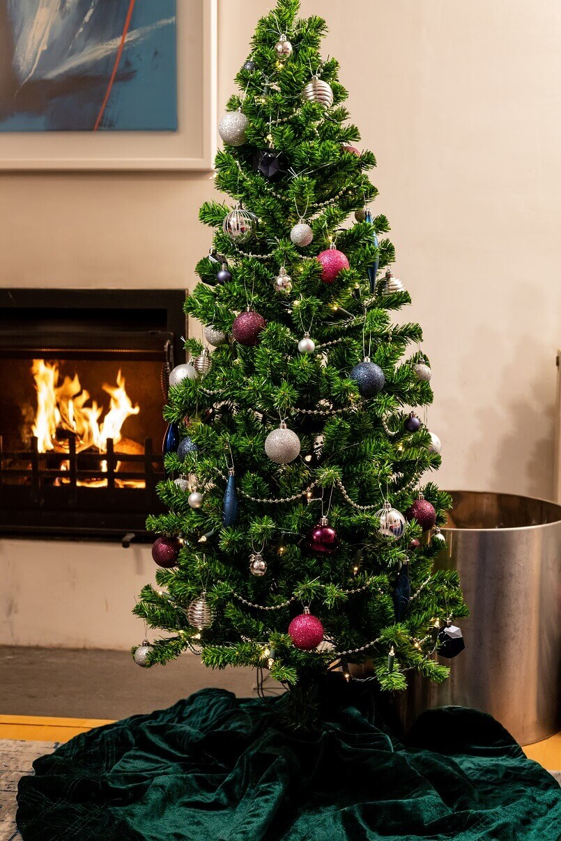 cosy Christmas living room ideas,Christmas interior decorating ideas,eco friendly holiday decorations,