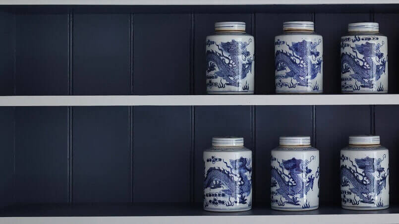 painted dragon jars,chinese style pottery,white and blue jar oriental style,asian pottery blue and white,archi-living.com
