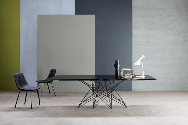 dining table with eight legs in the middle,bonaldo octa dining table,dining room furnishings,archi-living.com,
