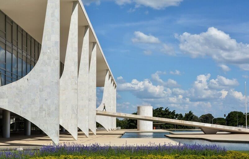 alvorada palace architecture,alvorada palace inspiration,oscar niemeyer architecture,oscar niemeyer brasilia,famous brazilian architect,