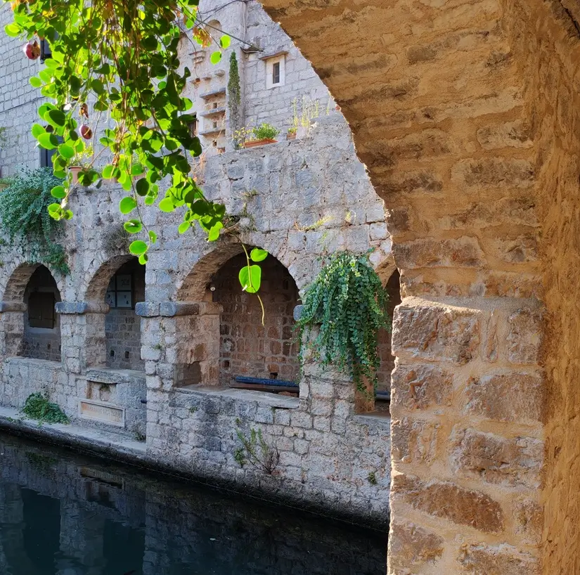 Petar Hektorović's Tvrdalj Castle: Best Travel Attractions in Stari Grad, Archi-living.com