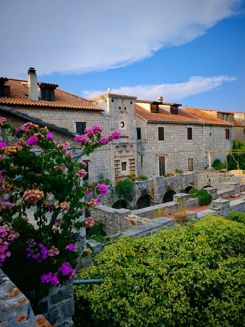 tvrdalj petra hektorovića slike, archi-living.com