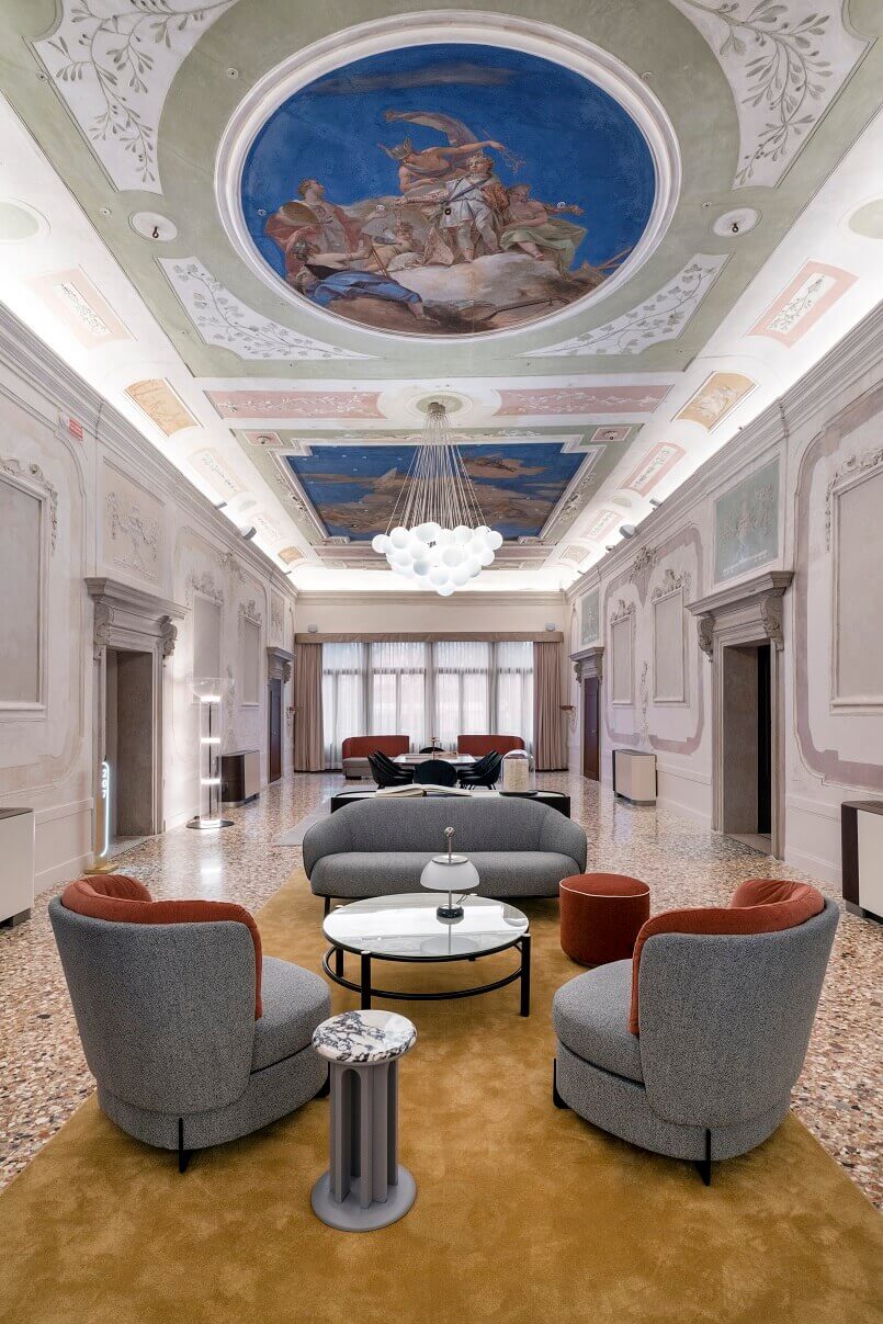 luxury hotels in venice,frescoes in hotel designs,hotel furnishing companies,hotel in historic buildings,interior with frescoes,