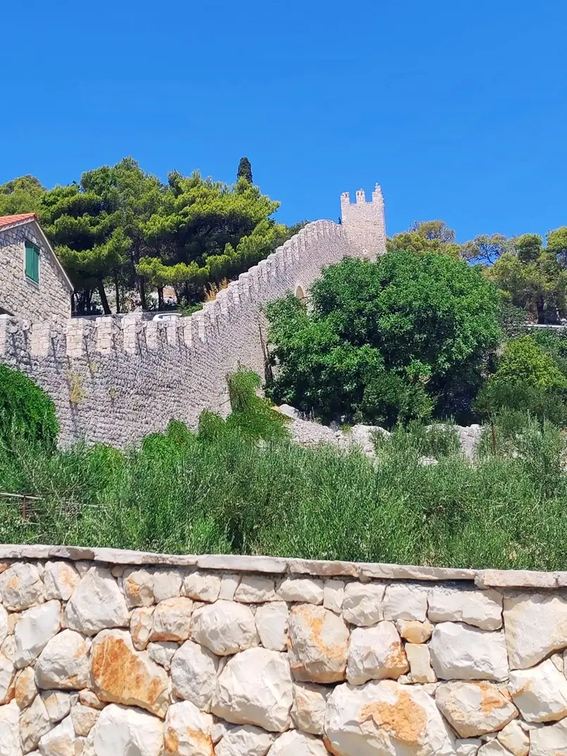 Romanesque town walls in Hvar Town, Archi-living.com