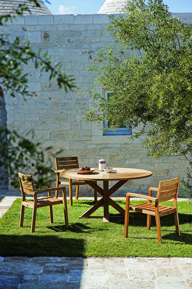 table and chairs,outdoor design,dining furniture,Ethimo,outdoor rooms,dining room design,hospitality design,hospitality,hotel design,hotels,restaurants,restaurant design,dining room furniture,outdoor dining room,product design,restaurant furniture,product collection,designer,designers,terrace design,balcony design,
