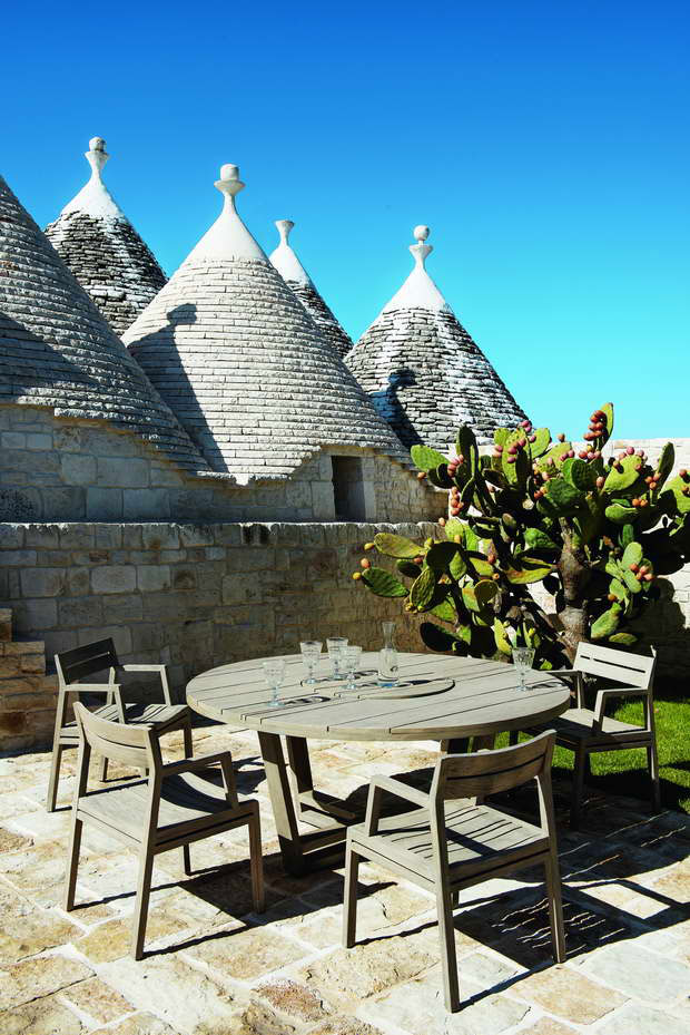 table and chairs,outdoor design,dining furniture,Ethimo,outdoor rooms,dining room design,hospitality design,hospitality,hotel design,hotels,restaurants,restaurant design,dining room furniture,outdoor dining room,product design,restaurant furniture,product collection,designer,designers,terrace design,balcony design,